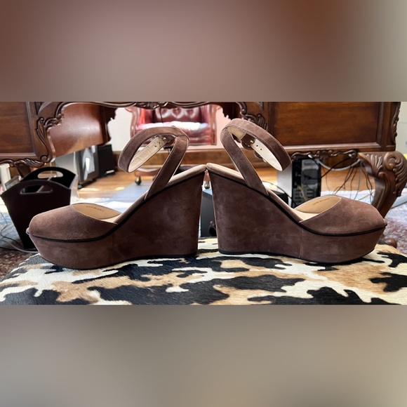 PRADA ~ Platforms in Brown Suede - Picture 1 of 15